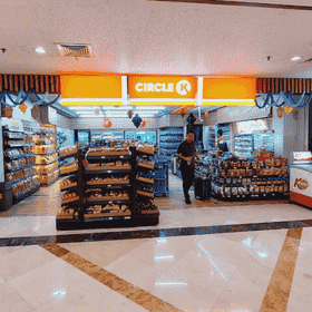 shop & dine